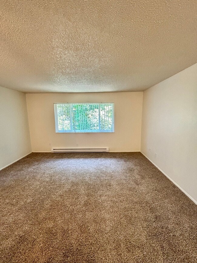 Building Photo - 3950 SW 102nd Ave