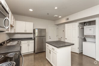 1BR, 1BA - 620 SF - Vue on 5th