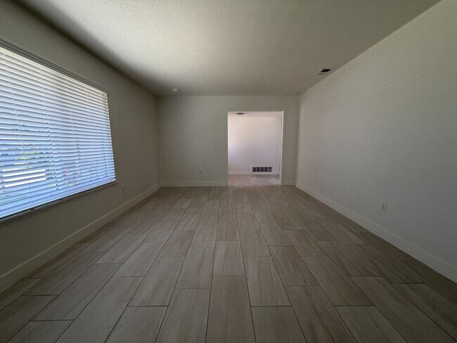 Foto del edificio - 15176 Oakwood Ln