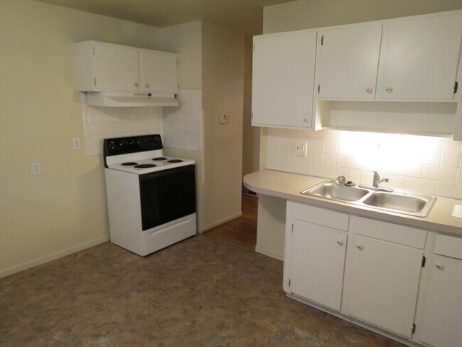 Building Photo - New rental in southern pines subdivision