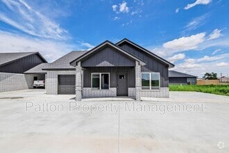 Building Photo - 8889 Redbud Rd
