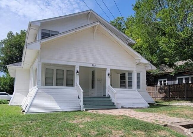Building Photo - 203 Heard St