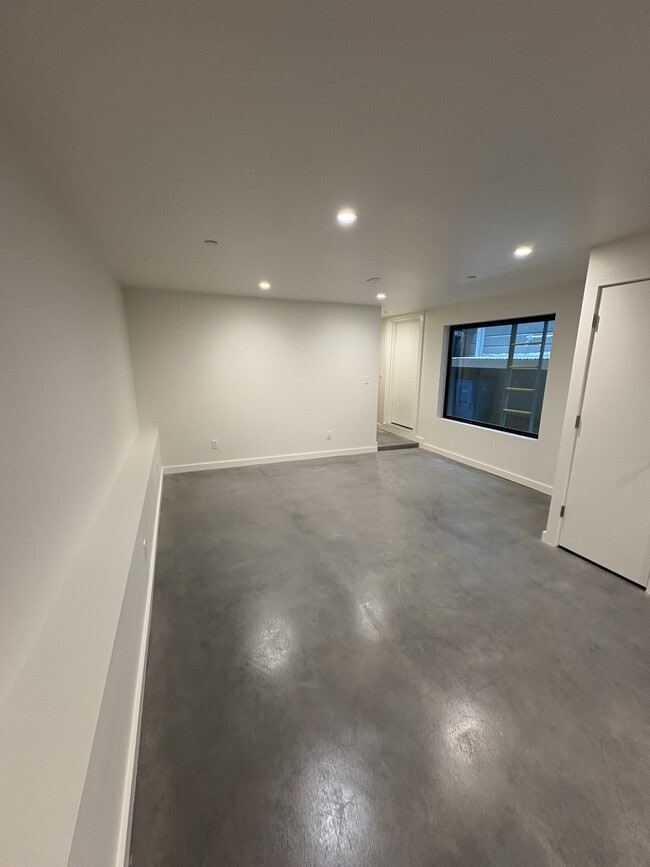 Building Photo - 46 Jasper Pl