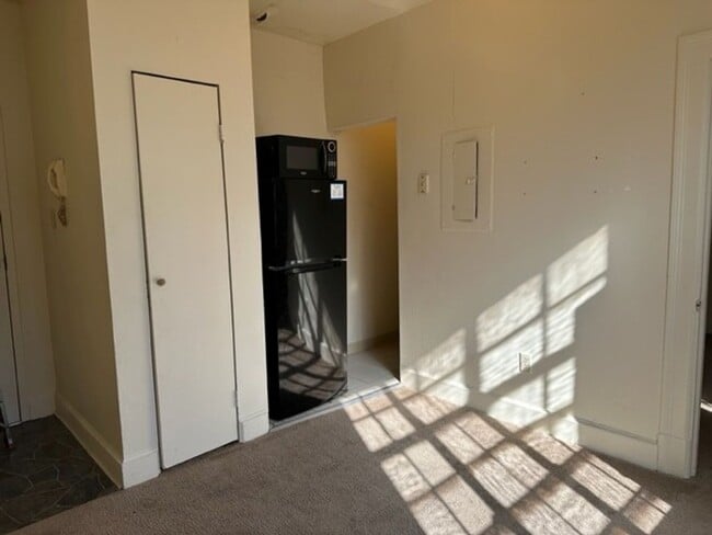 Building Photo - 213 N 2nd St