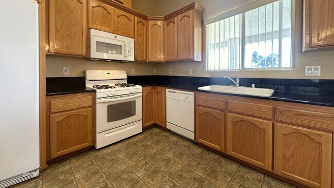 Foto del edificio - 3 Bedroom 2 Bath Home Located on Large Lot in Cherry Valley!
