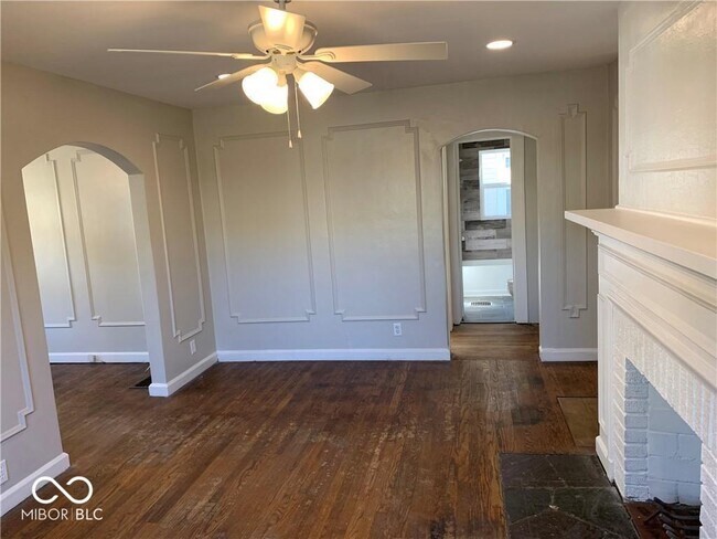 Foto del edificio - 4905 E 13th St