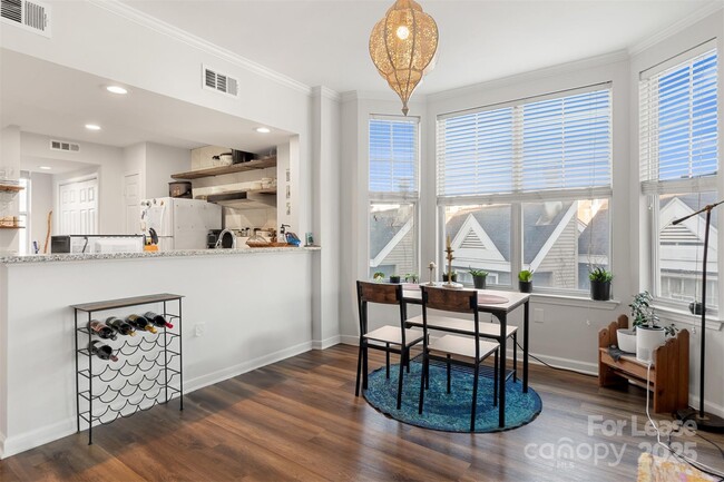 Foto del edificio - 405 W 7th St