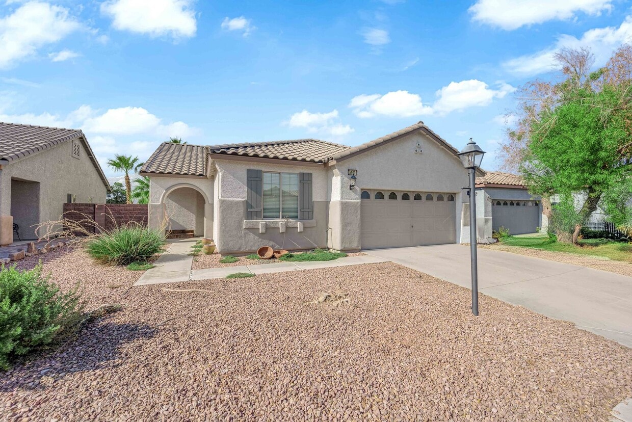 Primary Photo - 3 Bedrooms, 2 Bathroom single story home i...