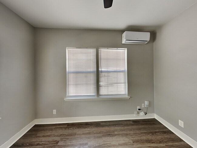 Foto del edificio - 1121 Lamar St