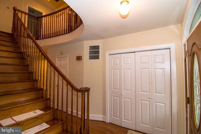 Building Photo - 5 S Garfield St