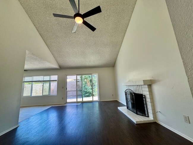 Foto del edificio - Recently renovated 3 bedroom, 2 bath unit ...
