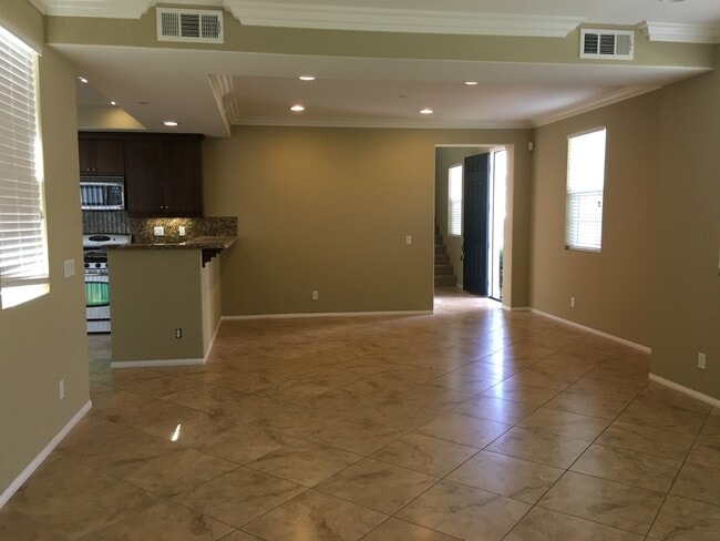 Foto del edificio - Columbus Square: 3 Bedroom 2.5 Bath Attach...