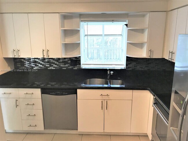 Foto del edificio - 3404 SW 25th Ct