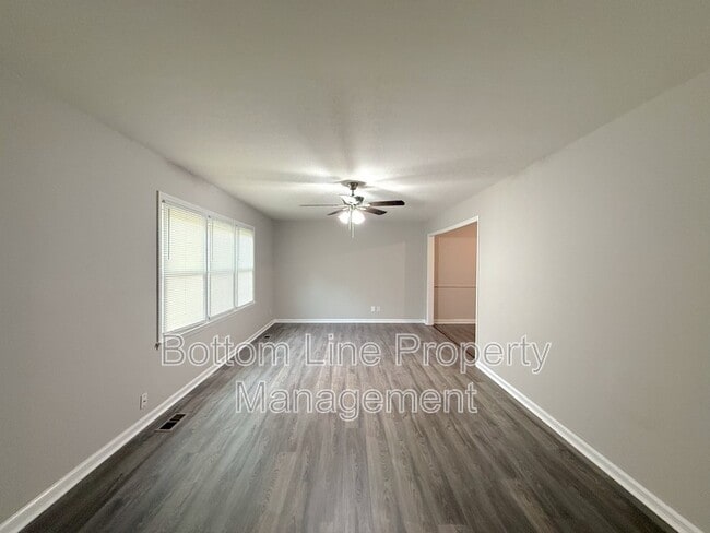 Foto del edificio - 3315 Wiseman Dr