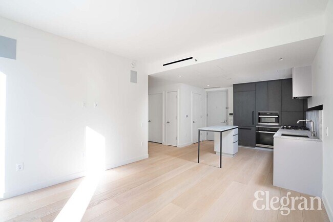 Foto del edificio - 45 E 7th St