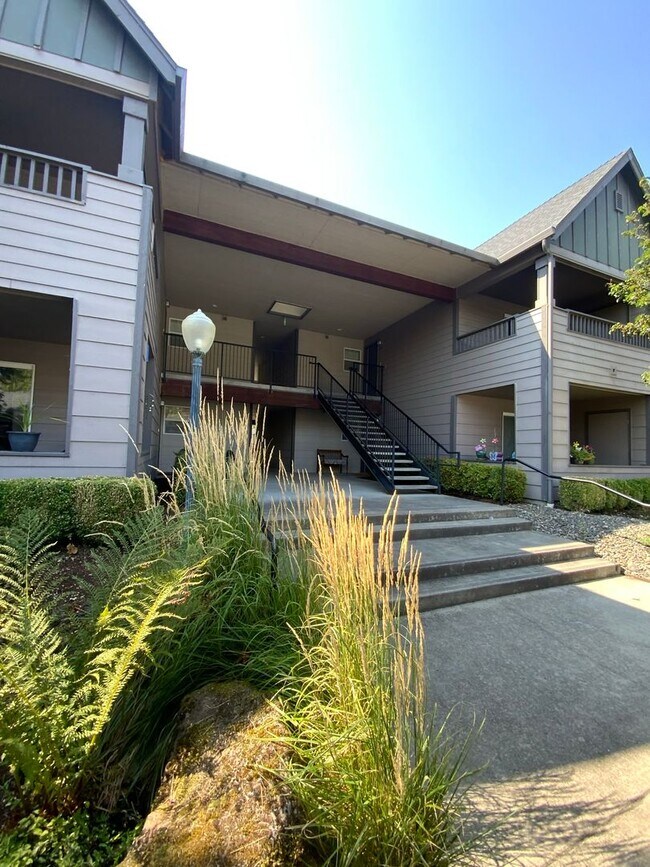 Foto del edificio - New Year Move-in Special! Modern 2B, 2Ba Condo in Exclusive Gated Community!