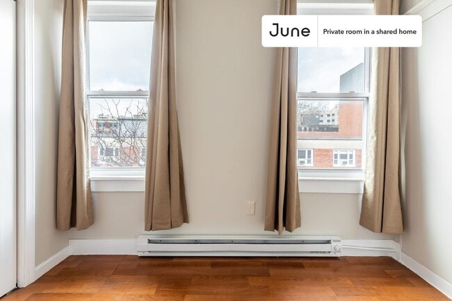 Building Photo - Room in Shared 2 bed/1.5 bath home