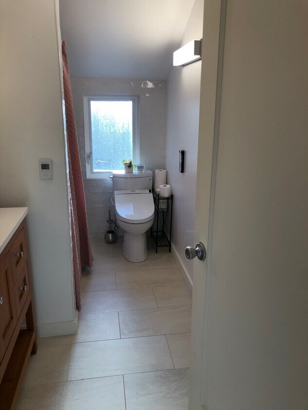 Foto principal - 7607 Winona Ave N