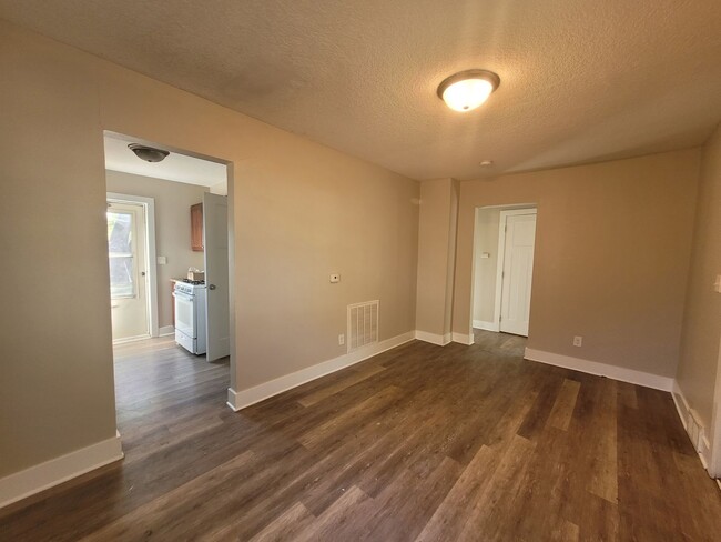 Building Photo - Pet Friendly Two Bedroom Rental Home!