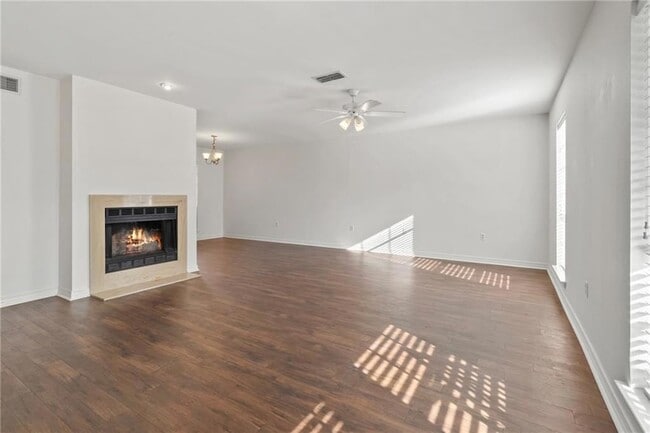 Foto del edificio - 520 Cedarwood Dr