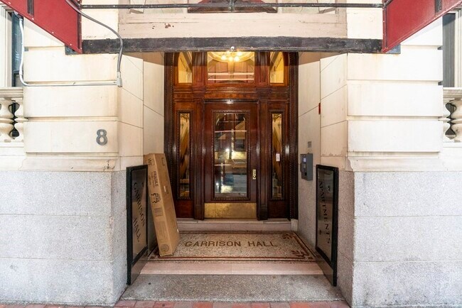 Building Photo - 8 Garrison St