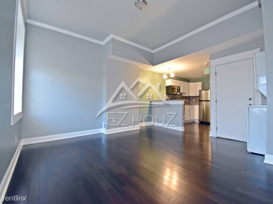 Primary Photo - 1 br, 1 bath Apartment - 139 E North,301