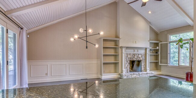 Great Room - 119 Diana Rd