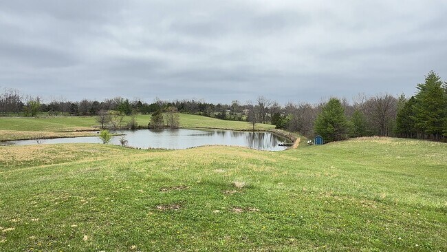 Foto del edificio - 4 bedroom home in peaceful rural setting-North Boone County