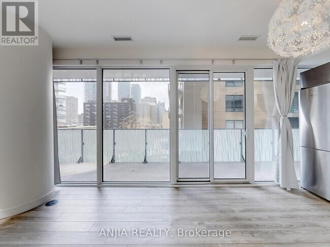 Photo du bâtiment - 42 Charles St E