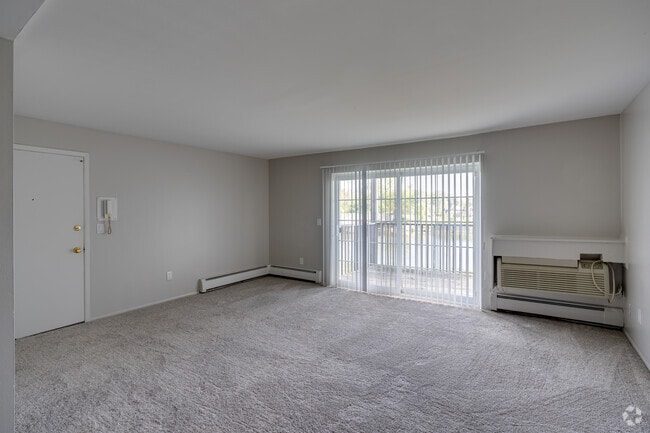1BR, 1BA - 780SF - Living Area - Harbor Club South