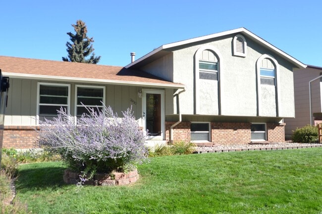 Foto del edificio - 4 Bed 3 Bath w/AC - Coming Soon! - MileSto...
