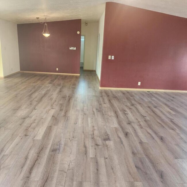 Foto del edificio - 1015 Doneen Ln