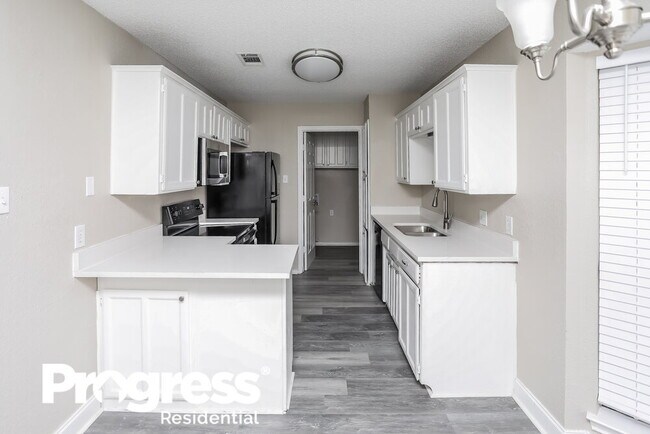 Building Photo - 6604 Glen Falls Dr