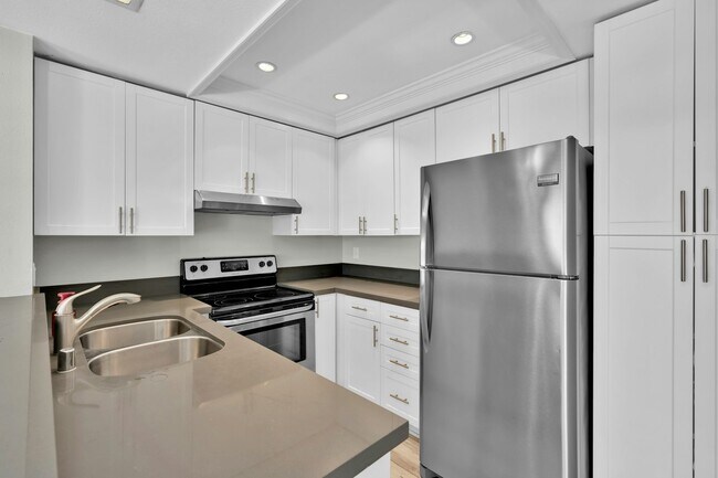 Building Photo - 26286 Los Viveros, Unit 171 Unit B