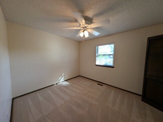 Building Photo - 4333 S Cedar Ct