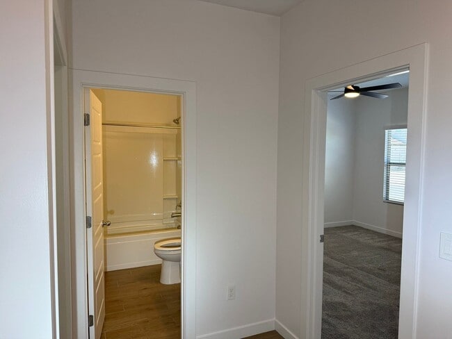 Building Photo - 40515 W Chambers Dr