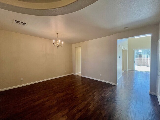 Foto del edificio - **COMING SOON**Spacious 4-Bedroom Home with Oversized Loft & Expansive Backyard