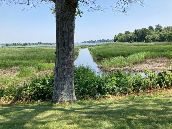 Foto del edificio - 100 Dudley Ave