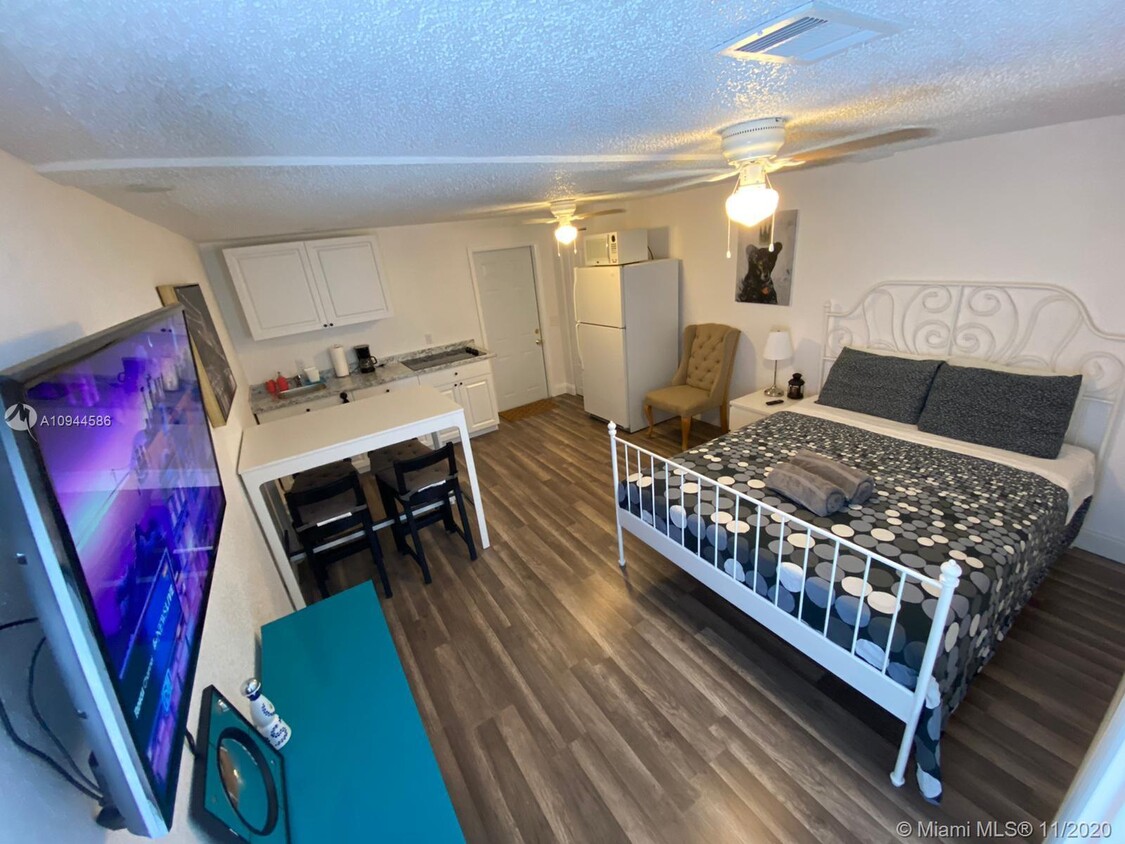 Primary Photo - 1223 SW 128th Ave