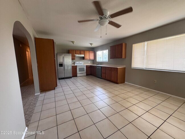 Foto del edificio - 1148 Newbern St NE