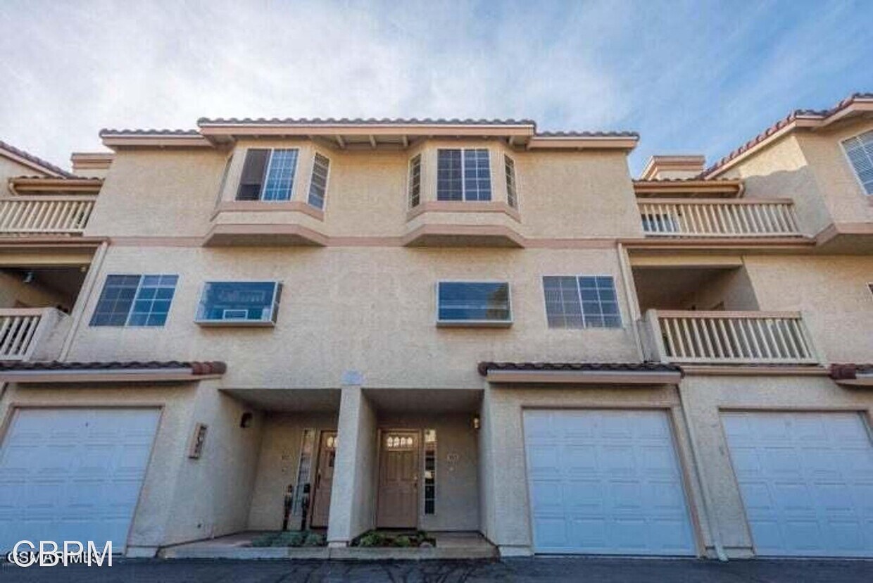 Foto principal - 2 br, 2.5 bath House - 5798 Oak Bank Trail...