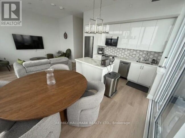 Photo du bâtiment - 15 Ellerslie Ave