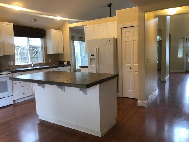 Photo - In town Poulsbo neighborhood...walk to all... House