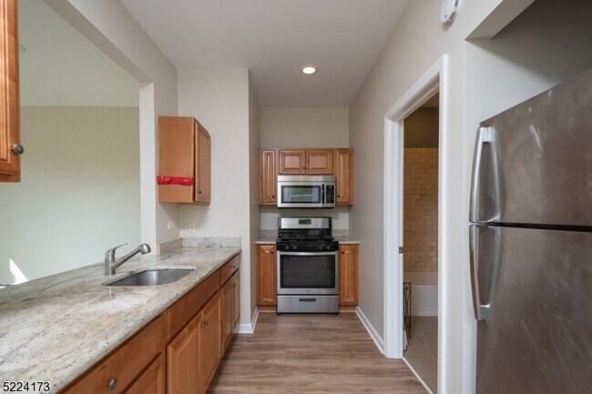 Foto del edificio - 214 Woodcliff Ave