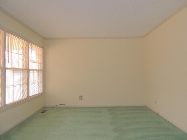 Foto del edificio - 2316 Rodgers Dr NE