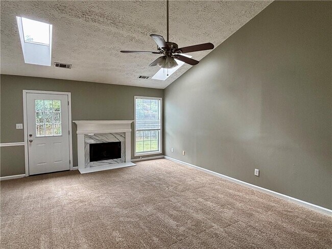 Foto del edificio - 2900 Camelot Woods Dr NW