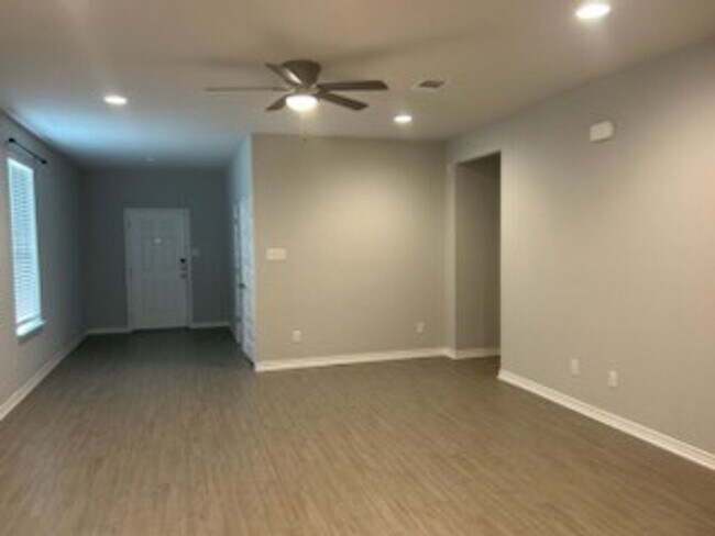 Foto del edificio - 4-bedroom 2-bathroom house for rent! HOUSING ACCEPTED!