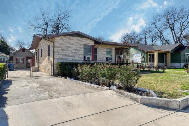 Building Photo - 1322 W Malone Ave