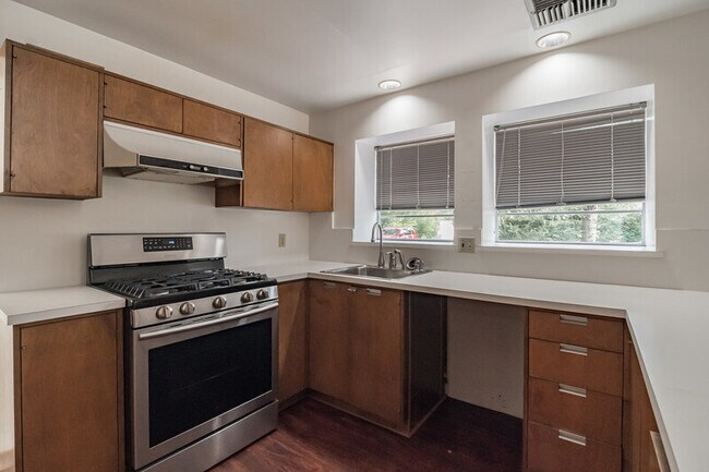 Building Photo - 1803 Willowwood St