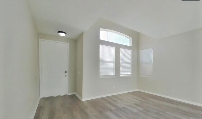 Foto del edificio - Ready Now!!!